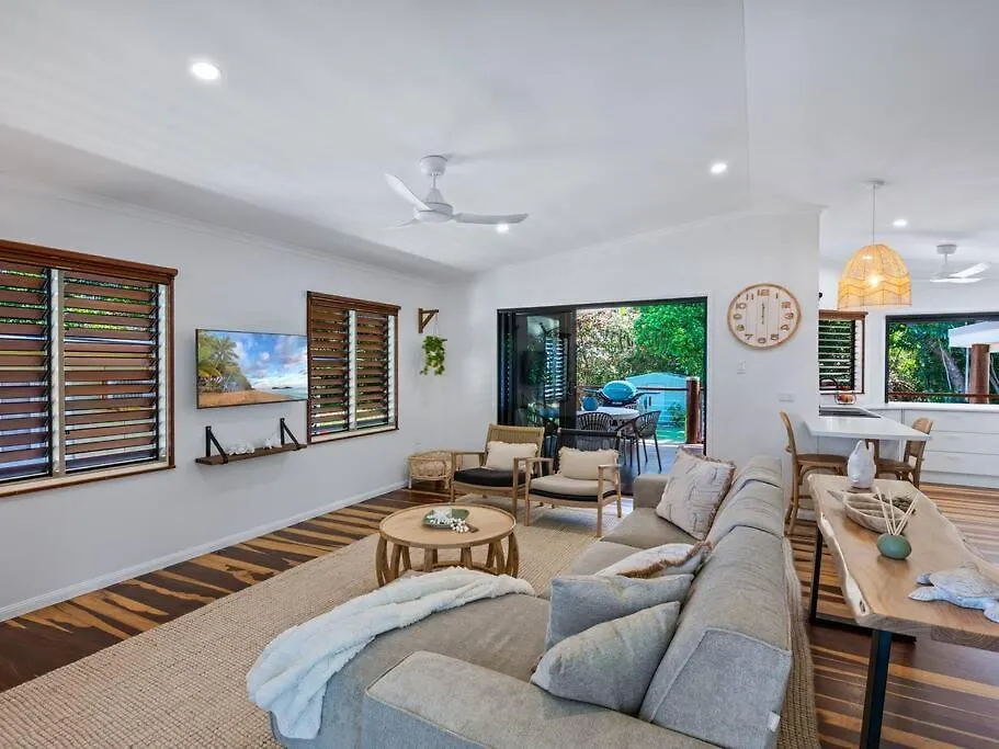 Holiday home Family Shores - Beachfront Bliss South Mission Beach Australia