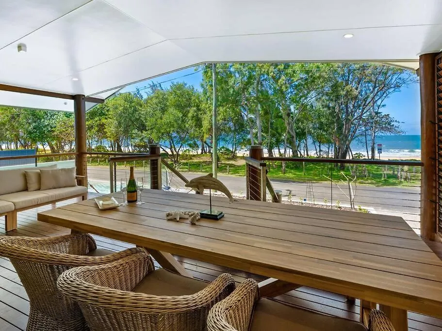 Family Shores - Beachfront Bliss South Mission Beach Holiday home